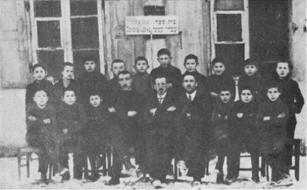mie481a.jpg Hebrew school in the time of the German occupation [25 KB]