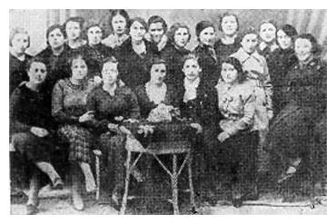 [20 KB] A group of women activists from the daughters of Agudath Israel