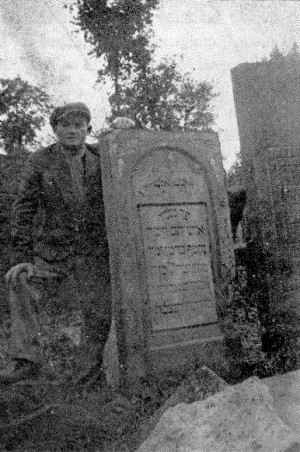 bude313.jpg On the Budzanow Cemetery in 1937