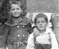 dro484.jpg The two killed brothers of the author, the children Moshe (left) and Akiba [11 KB]