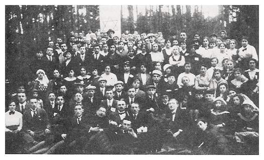 The founders of the Jewish Library in Piotrkow in the early twenties