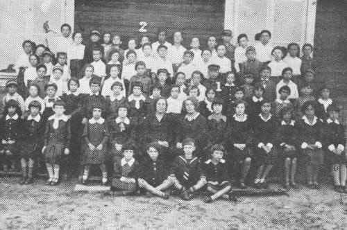 The Yiddish Public School in Telekhany [Volksschule] (1936).
