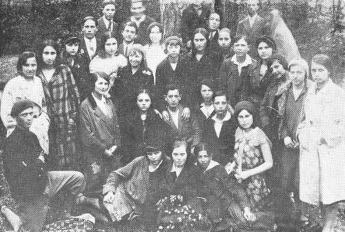 A group of Chalutzim from Telekhany (1930)
