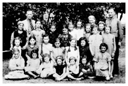 brz172b.jpg -   Another group of Jewish children from Brzezin
DirectorDr. Warhaft
