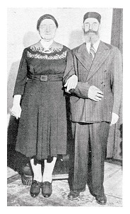 Len337b.jpg [23 KB] - Etta Temkin with her late husband Chaim