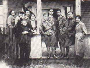 The 'Carit' (pillowcase) group of 'HaShomer HaTzair' (at the beginning of the thirties).