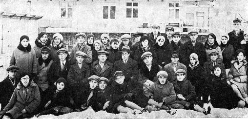 pod076c.jpg Members of the Hechalutz organization in the year 1931 [58 KB]