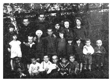 rok140b.jpg [18 KB] - Hebrew School in Snovodovich, 1928