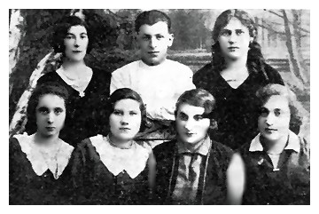 ryk363.jpg Stoją od lewej: Gitla Kuperman, Mordechaj Fuchsmann, Sara Stern.Siedzą od lewej: Sorke Lerner, NN, Frandel Rottsztein, Ite Wolf [31 KB]