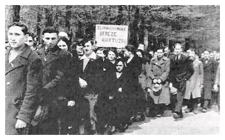 zgi341.jpg A demonstration of members of the trade union against the concentration camp of Kartoz-Beroza in 1937 [29 KB]