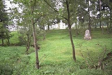 dolina_cemetery.jpg (45003 bytes)
