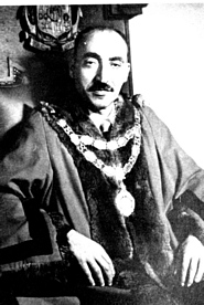 Mayor Reuben Juter in his mayoral robes