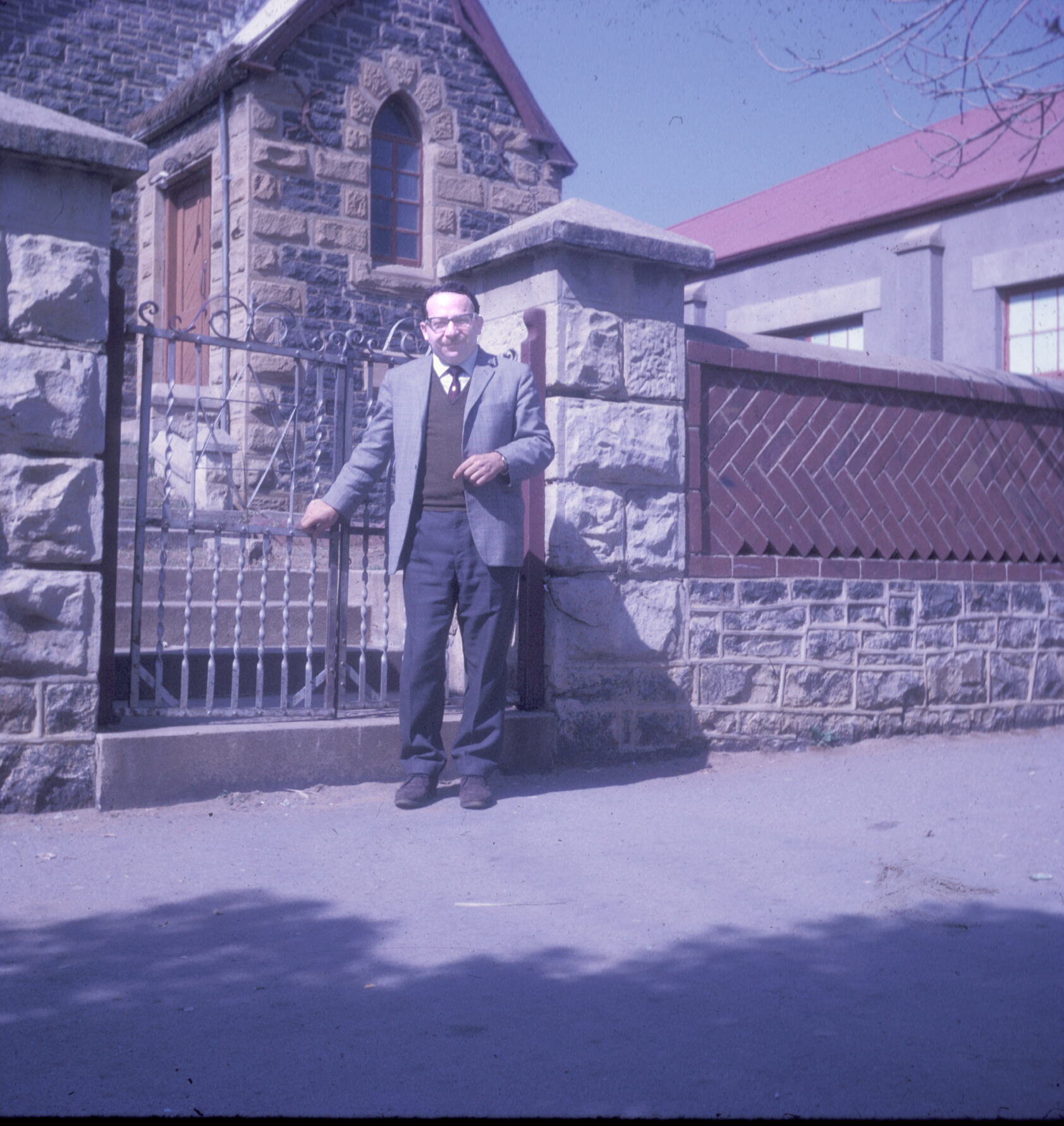 Julius Kopelowitz standing outside the Frankfort Synagogue, August 1968