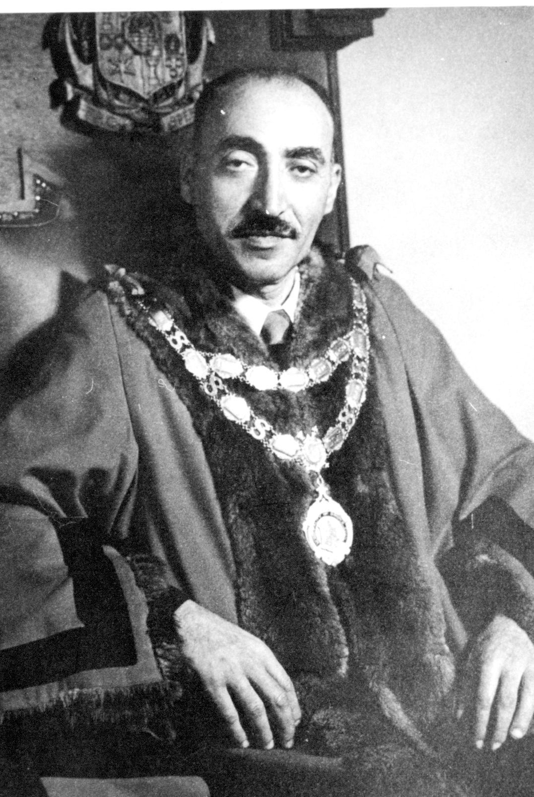 Mayor Reuben Juter in his mayoral robes