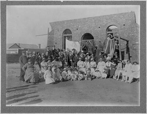 De Aar Shul: Stone-laying