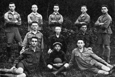 dro134.jpg Jewish Football Team in Drohiczyn [36 KB]