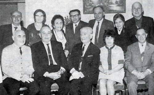 kry012.jpg - Editorial colleagues and workers of the Yizkor Book