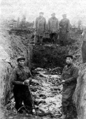 kry316.jpg - Exhumation of the martyrs who were
 murdered during the slaughter of Passover Eve, 1943