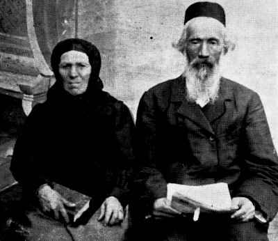 Len185.jpg [16 KB] - Reb Dovid and Mrs. Shprintza