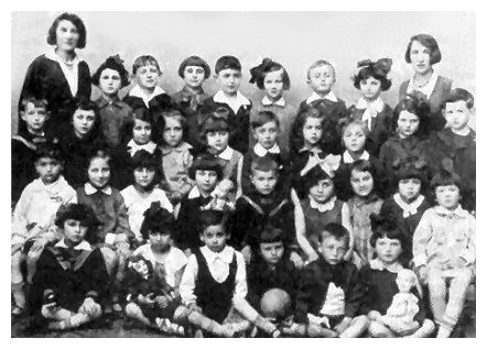 The famous kindergarten of Maria and Roman Ginzberg, class of 1930