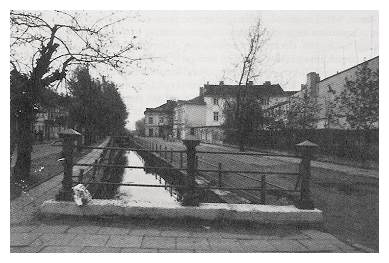 Peretz Street with the Strawa Stream in the center