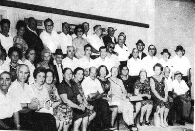 pod015.jpg Podhajce natives in Israel at the memorial to the  martyrs of the city (1966) [33 KB]