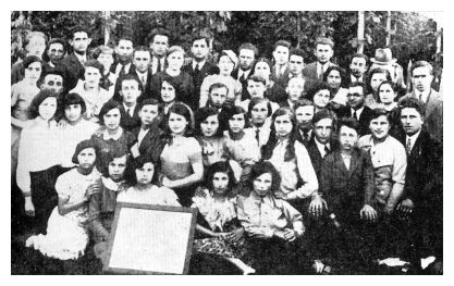 [35 KB] The group of Zionist youths in Toporow