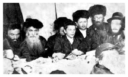 Sos494b.jpg [25 KB] - In the house of Rabbi Icchak Glikman