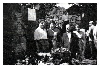 Sos515b.jpg [20 KB] - Next to the memorial headstone over the grave for the Jews of Zaglembie