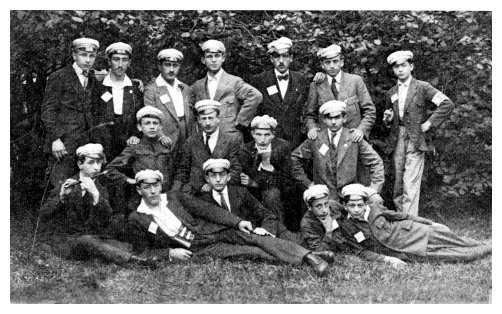 Sos592b.jpg [36 KB] - A group of Sosnowiec Maccabi members on an excursion to Bojszw near Olkusz