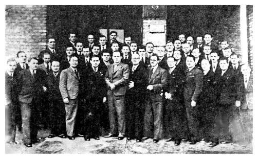 Sos593a.jpg [36 KB] - The football umpire team