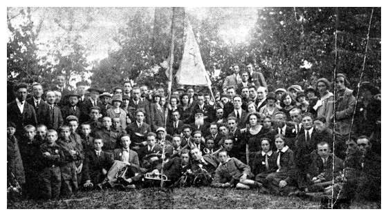 wys204.jpg [42 KB] - Youth upon the visit of Nachum Sokolov in Wyszogrod