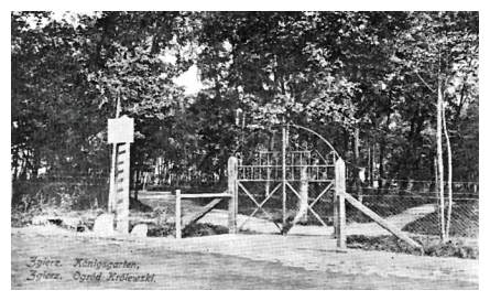 zgi021.jpg The entrance to the Henryk Sznekiewicz Public Gardens [26 KB]