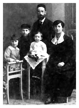 Taubale Rabinowicz and family - dab675b.jpg [29 KB]