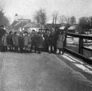 gor015.jpg - On the Bridge