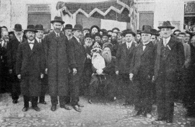 jas031.jpg The Rabbi of Jaslo awaiting the arrival of the President of Poland