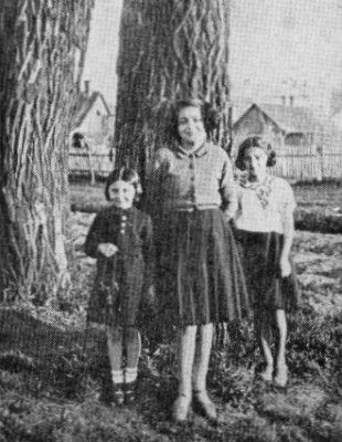 jas195.jpg  Btzalel Thaler's daughters