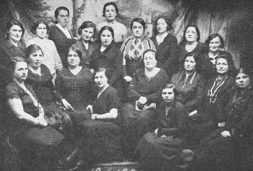 kal194.jpg Group of Zionist women.  In the year 1933 [56 KB]