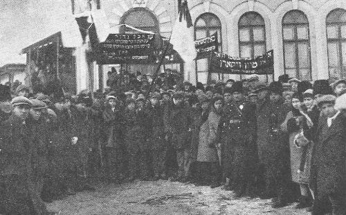 kal255.jpg  Outside view of the tailors shul [47 KB]