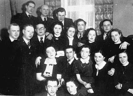 Kibart youth with Ya'akov Kovensky