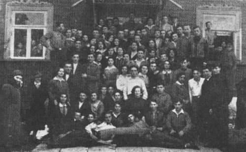 Kibbutz Hachshara [Training kibbutz] in Lida (the united Tel Chai squadron group) 5693 (1933)