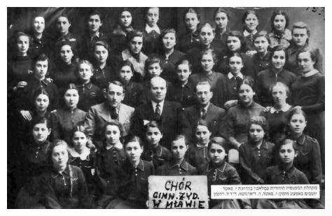 mus024.jpg 1937: Choir of the Jewish Gymnasium of Mlawa, Poland