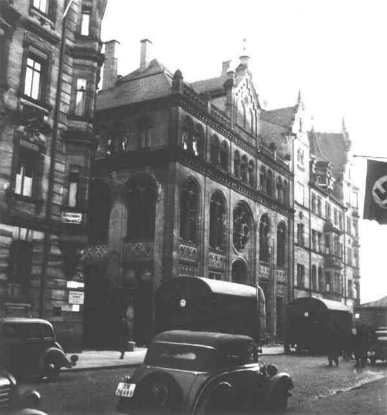 The ruins of the orthodox synagogue at Essenweinstrasse after 