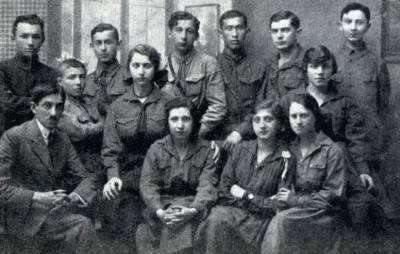 A group of Ha'shomer Hatzair in Plock, 1922