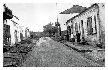 ryk554.jpg  The Kapitulna Street on a sunny midday, empty and dead [28 KB]