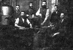san227.jpg [21 KB] - The staff of the tinsmith workshop, one of the most modern of its kind in Sanok