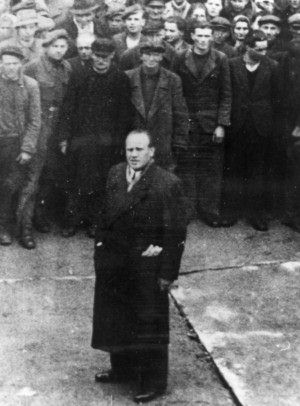 Schindler with his Jewish workers in Emalia