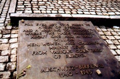 Memorial plaque in English at Auschwitz-Birkenau