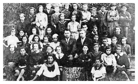zgi281.jpg The grade five class of the Jewish public school, with the Polish teachers [32 KB]