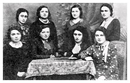 zgi308a.jpg Teachers of the Beis Yaakov girl's school [30 KB]